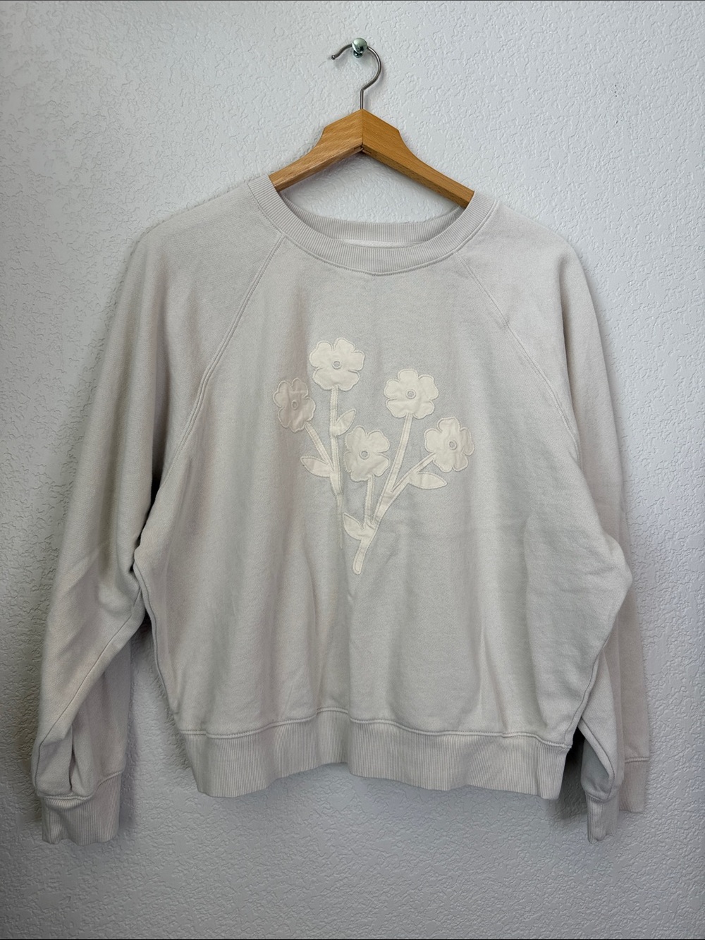 Old Navy Crewneck Sweatshirt Floral Cream size Medium - Picture 2 of 6